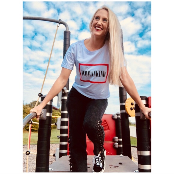 Tops - WOMANKIND printed short sleeve cropped t-shirt